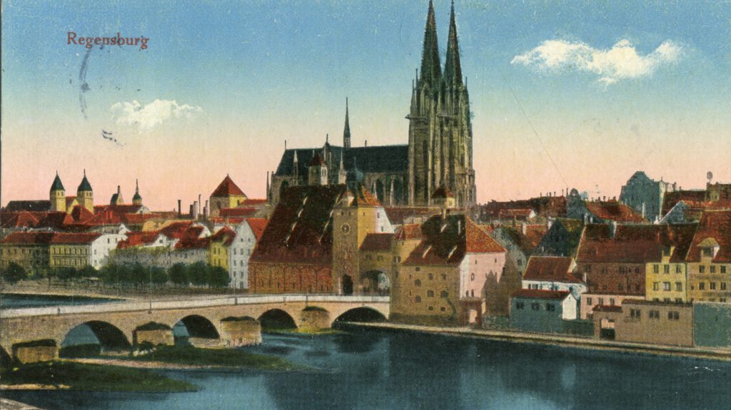 große Kirche in der Altstadt von Regensburg