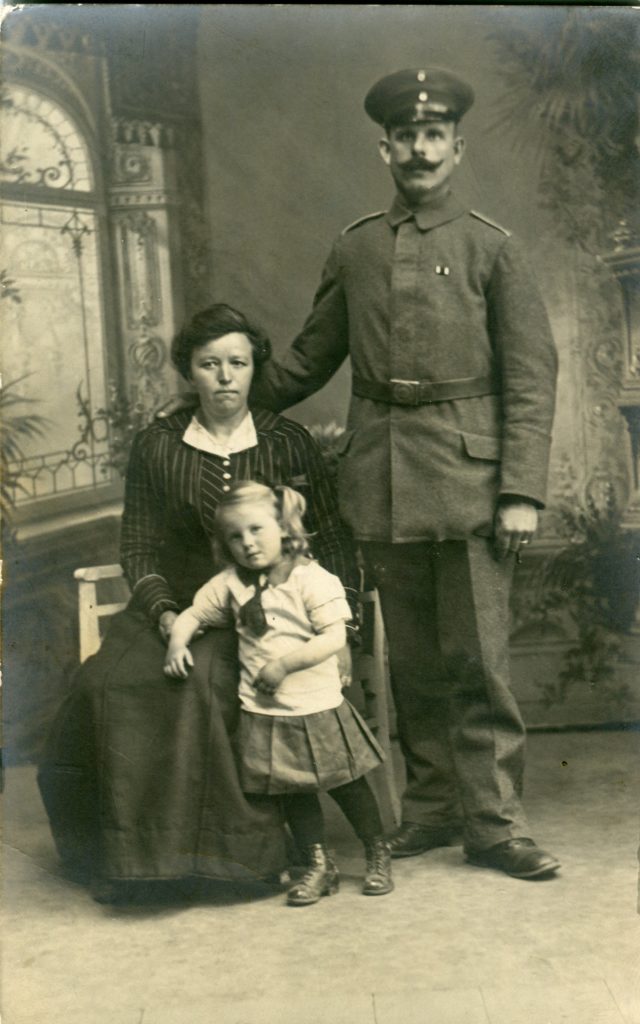 Soldat mit seiner Familie